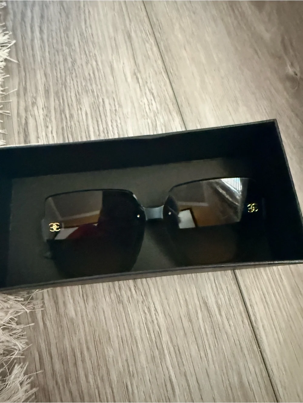 Chic Oversized Black Gradient Sunglasses with Gold Logo